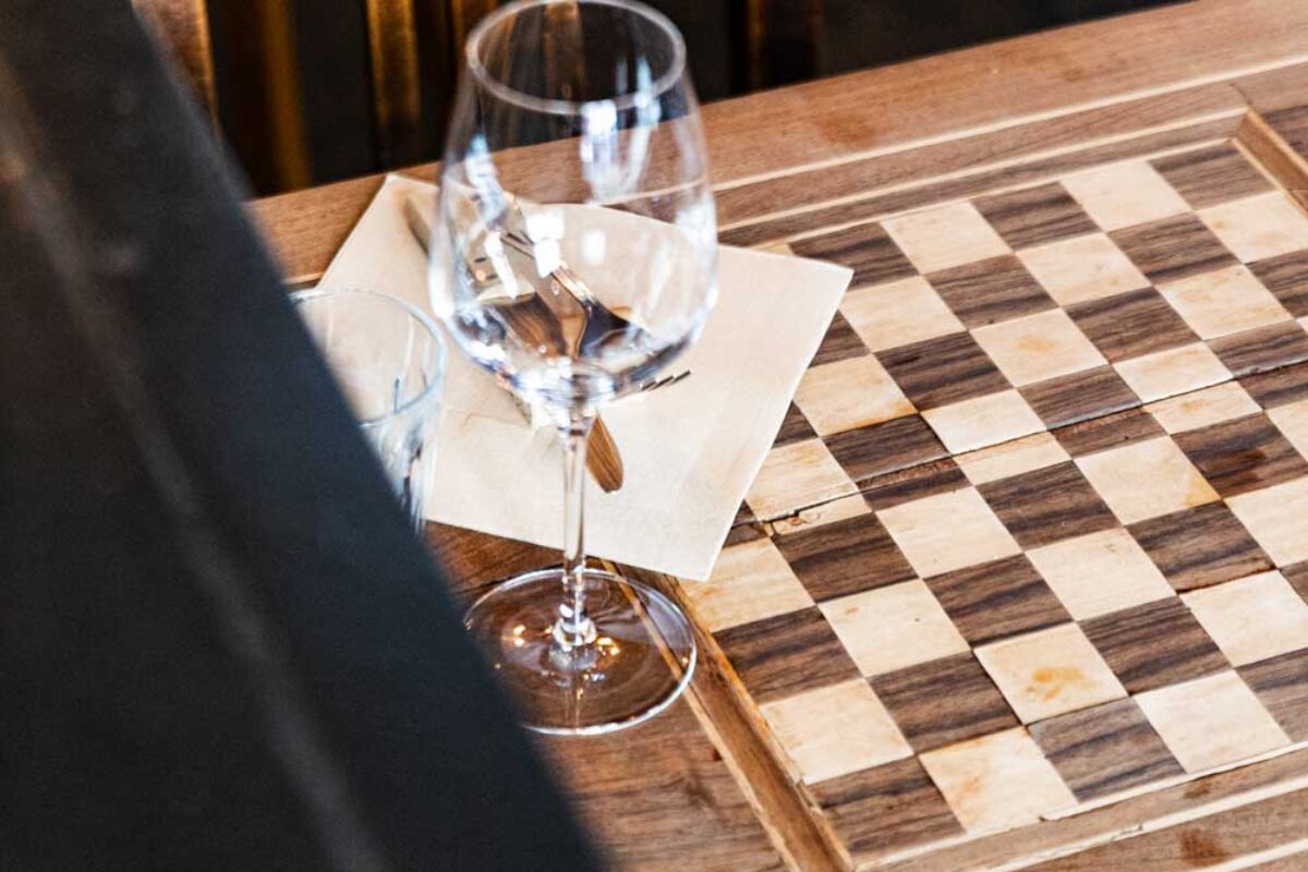 Dal caffè del mattino al bicchiere della sera: il ritorno dei posti di quartiere a Torino