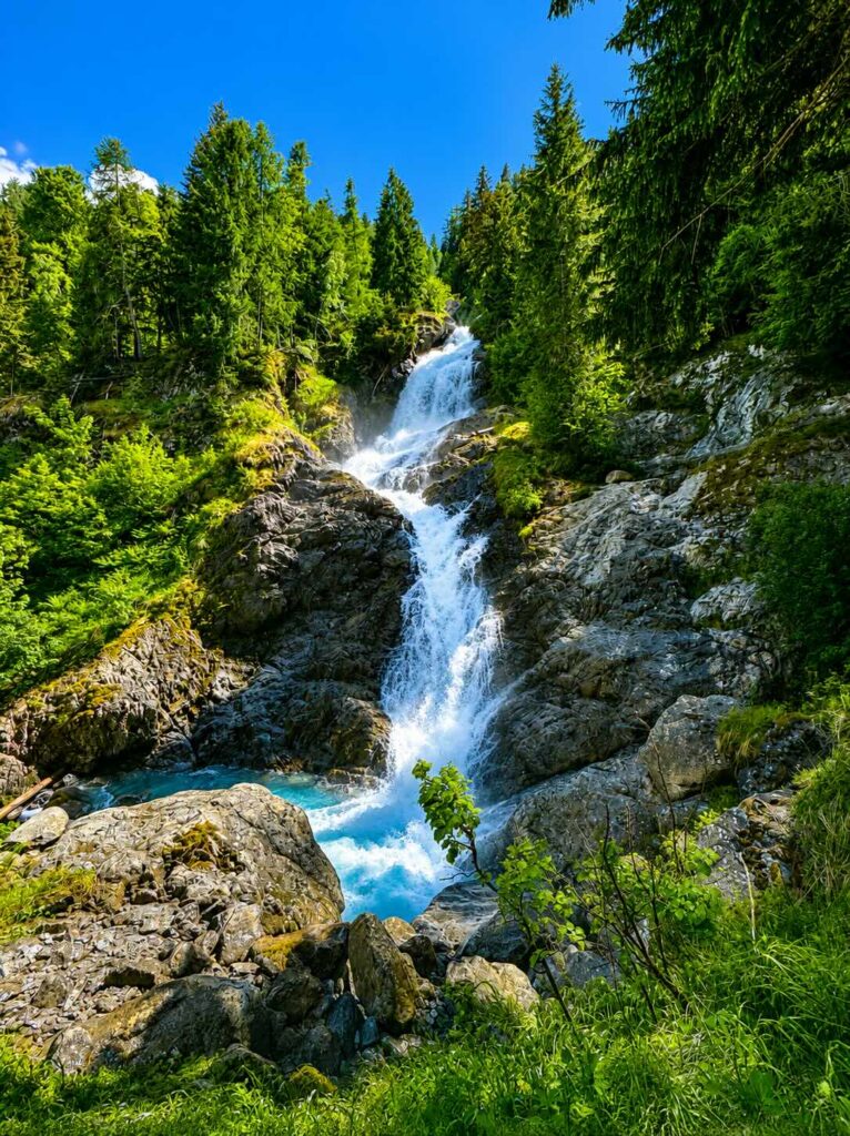 Val Genova trekking
