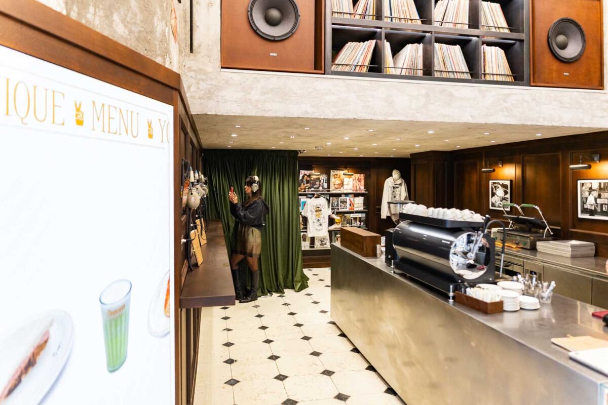 A Milano ha aperto Younique, il café di Golden Goose
