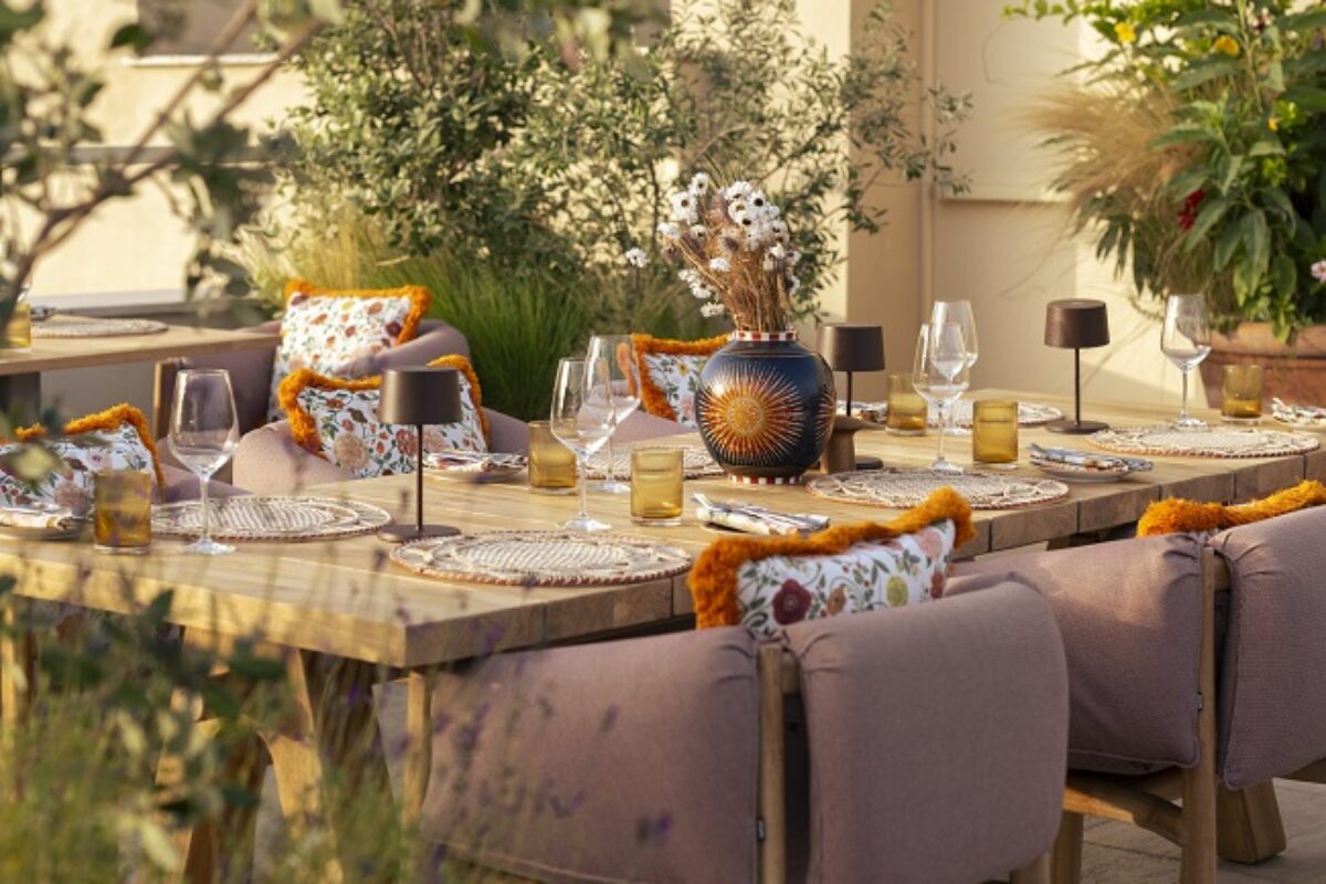 Notos Rooftop e un tavolo con vista su Roma